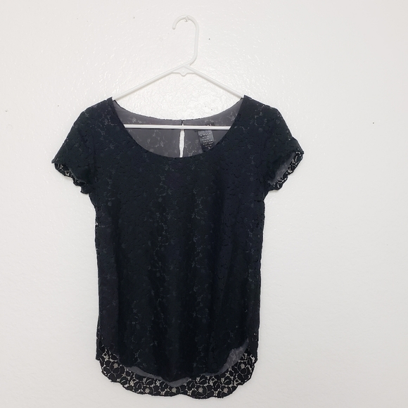 Talula Aritzia black floral lace short sleeve top - Picture 5 of 8
